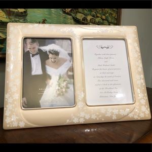 Lenox Bellina Gold double 5x7 frame. NWOT. Holds photo and invitation.